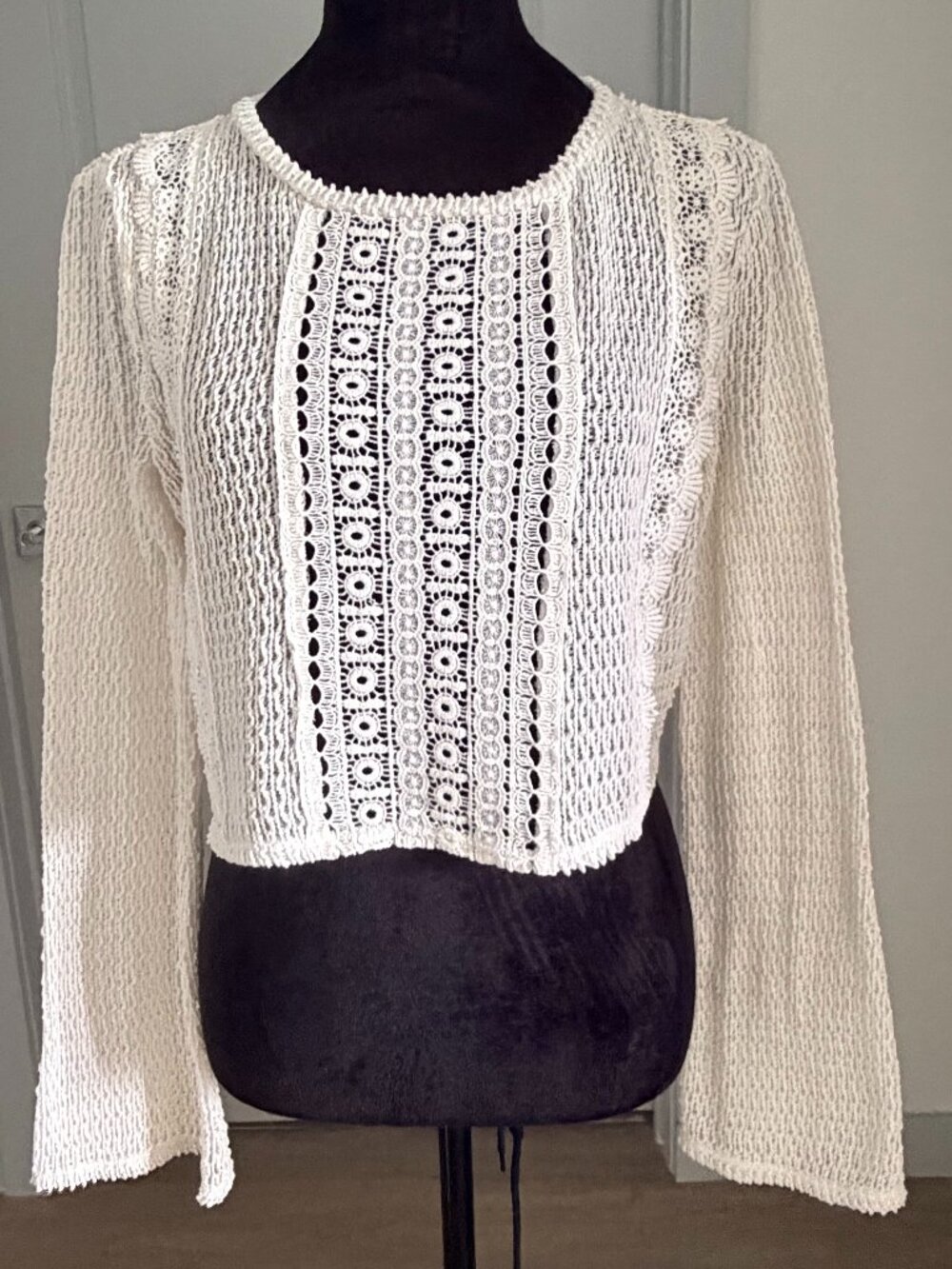 Forever 21 Y2K Boho Sheer Crochet Knit Cropped Top Bell Sleeves Fairycore Sz M